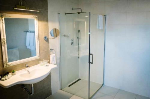 hotel-la-belle-epoque---camera-superioara-cu-patur-matrimonial-03