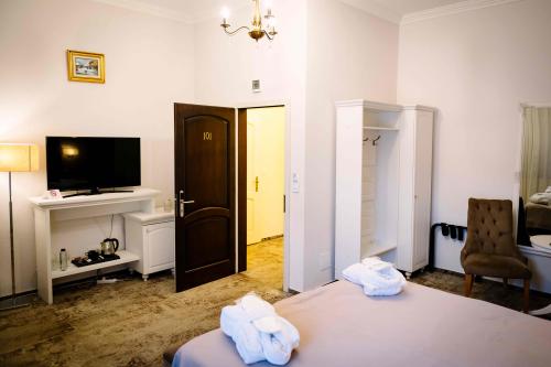 hotel-la-belle-epoque---camera-superioara-cu-patur-matrimonial-04