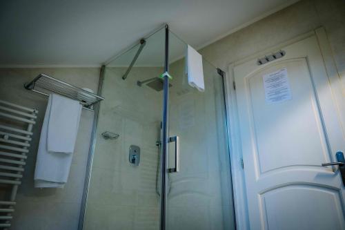 hotel-la-belle-epoque---camera-superioara-cu-patur-matrimonial-05